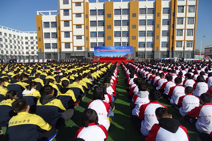 参会领导及学生_副本